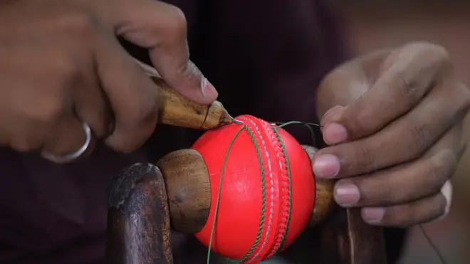 گلابی گیند پاکستان میں بنائی جا رہی ہے