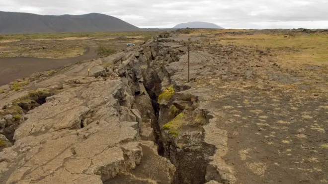 Rachadura na Terra por terremoto