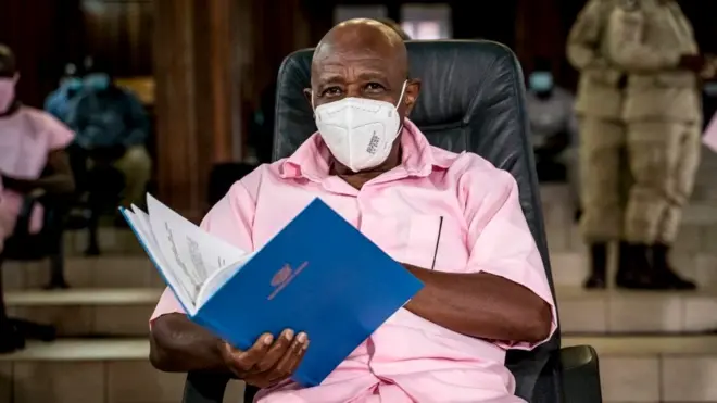 Rusesabagina yanse kwongera gukandagira mu rukiko