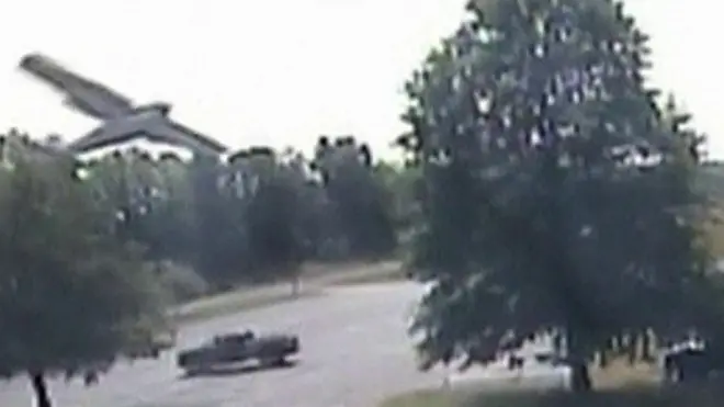 امریکہ میں ایک چھوٹا طیارہ درخت سے ٹکراگیا۔ حادثے میں کوئی جانی نقصان نہیں ہوا۔