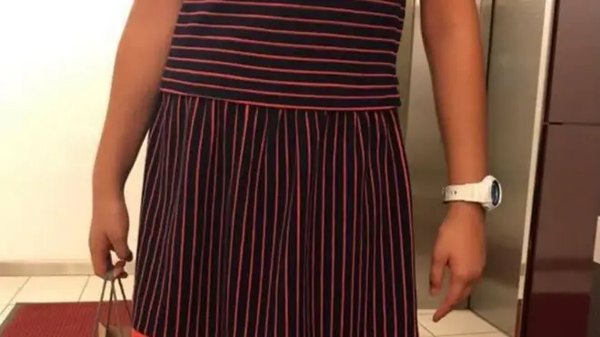 女學生的姓名及種族並沒有被公布，她的教練僅貼出她當時的穿著。