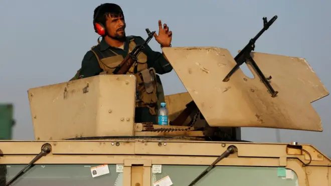 Saldırı sonrası polis üssün çevresinde yoğun güvenlik önlemleri aldı.