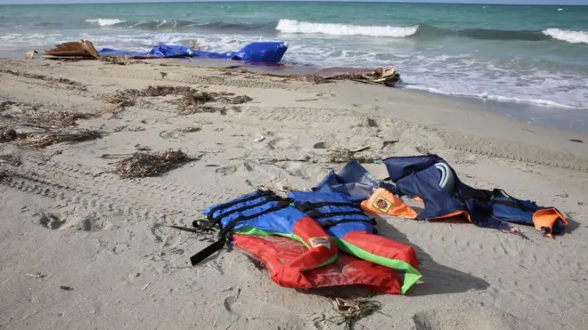 Many of di people wey wan follow di Mediterranean water go Europe dey die for di water wen dia boat sink.