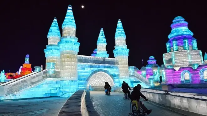 مهرجان التزلج على الجليد في المناطق الحضرية في الصين