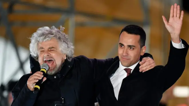 5 yıldız hareketinin kurucularından Beppe Grillo (solda), hareketin Başbakan adayı Luigi Di Maio ile birlikte mitinglerde konuşuyordu.