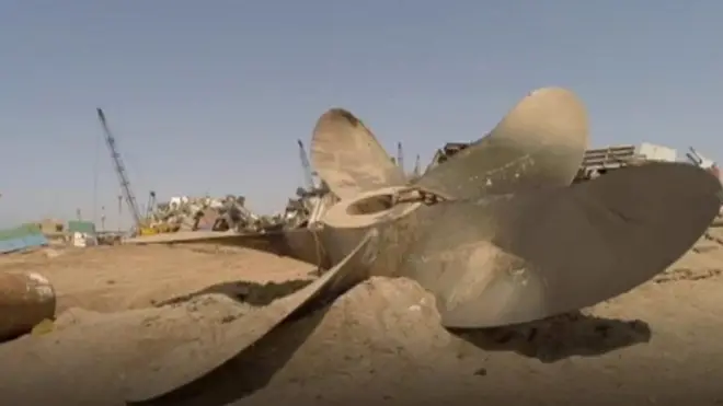 گڈانی میں ایک برس قبل پیش آنے والے جان لیوا حادثے کے بعد مزدوروں کی سلامتی اور تربیت کو یقینی بنانے کا وعدہ کیا گیا تھا لیکن اس پر عمل درآمد محدود ہے۔