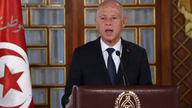 Le président tunisien Kais Saied annonce l'instauration d'un couvre-feu à partir de mercredi