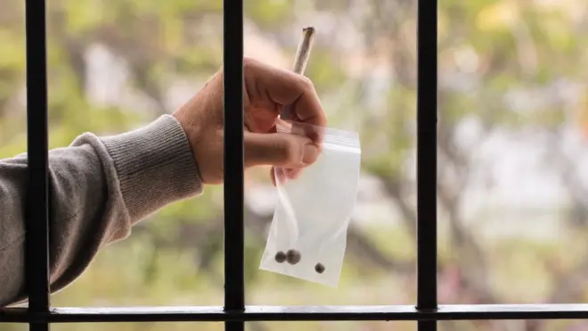 जेल में ड्रग्स