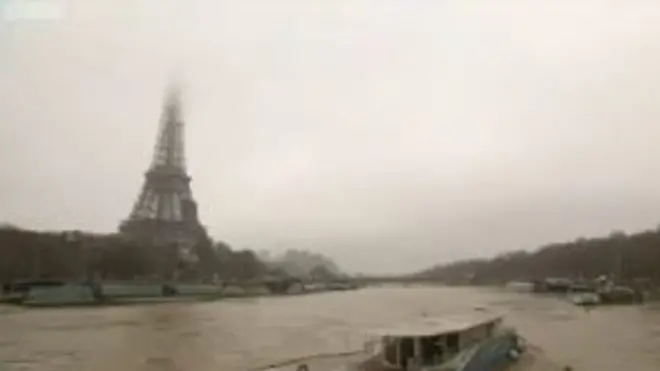 Повінь у Парижі спричинили рекордні дощі