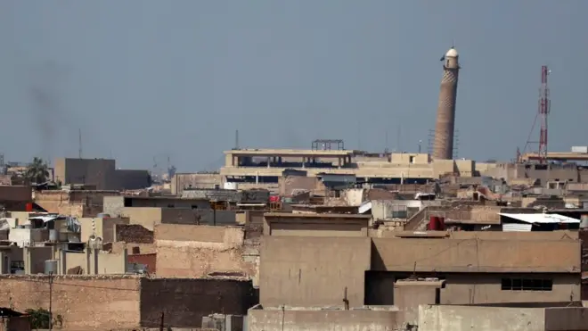Menara mirin al-Habda yang bersejarah tampak dari kejauhan (Foto diambil pada 24 Maret 2017).
