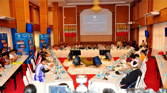 ရခိုင်နဲ့ရှမ်းပြည်နယ်မှာ ကျင်းပမယ့် အမျိုးသား အဆင့် နိုင်ငံရေး ဆွေးနွေးပွဲ ကိစ္စ မှာ ညှိနှိုင်းလို့ မရ