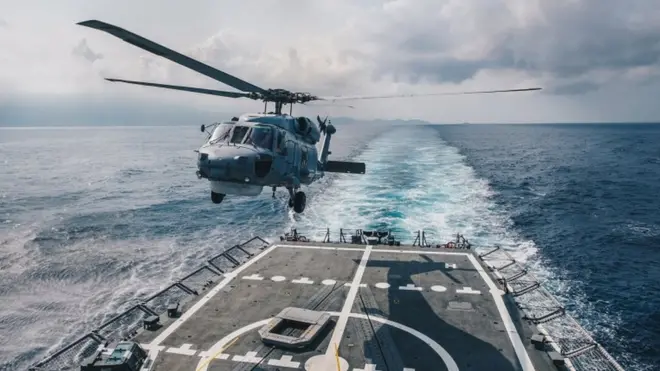 台灣反潛直升機從海上艦艇升空
