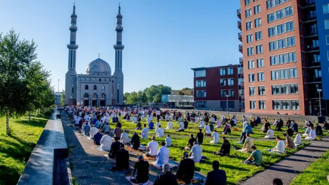 Rotterdam'da bir cami