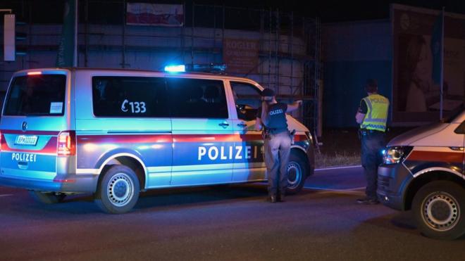 Австрийская полиция охраняет место убийства