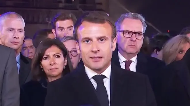 ماكرون يتعهد بإعادة بناء كاتدرائية نوتردام