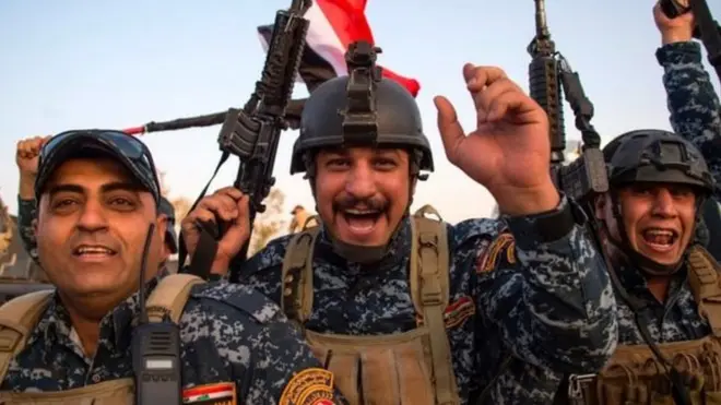 Para perwira militer Irak meyakini bahwa saat ini hanya tersisa lusinan anggota militan ISIS yang bertahan bersama istri dan anak-anaknya, yang digunakan sebagai perisai manusia.