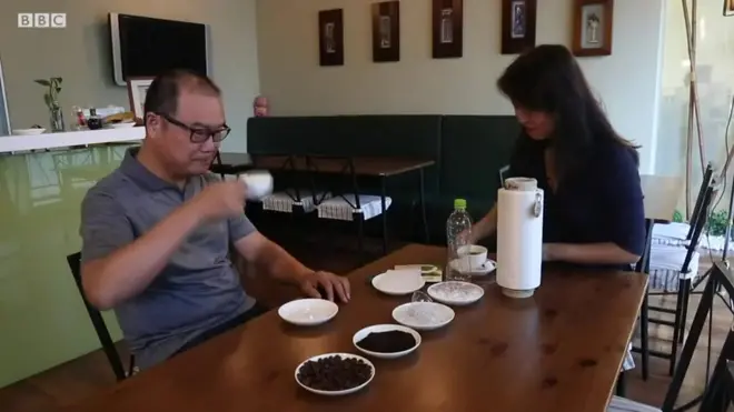 早餐桌上的陈国钦