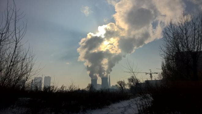 热电厂排放废气。