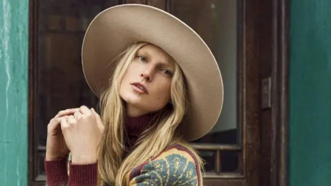 Став совершеннолетней, Хартье Андрезен продолжает позировать для модельных съемок