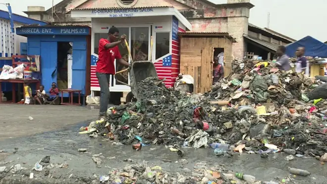 Accra est confrontée à des tonnes d'immondices