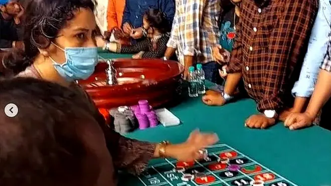 గుడివాడలో నిర్వహించినట్లు భావిస్తున్న కాసినో వీడియోలో ఒక దృశ్యం