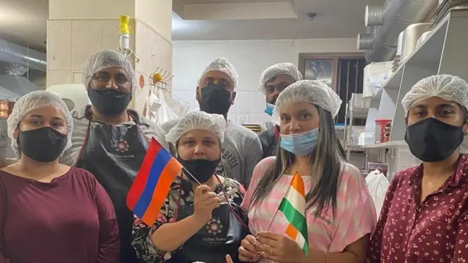 नागोर्नो-काराबाख़ से आए शरणार्थियों की कैसे मदद कर रहा है ये भारतीय परिवार