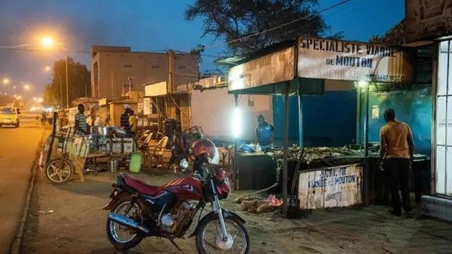 Depuis ce mardi 12 mai, le couvre-feu en vigueur dans la capitale nigérienne Niamey a été levé et les lieux de cultes ré ouverts