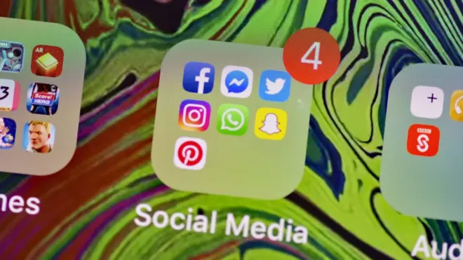 وسائل التواصل الاجتماعي