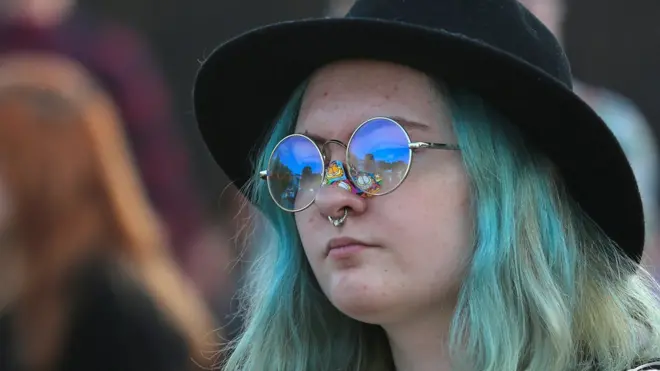 девушка с крашеными волосами