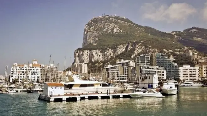 直布罗陀参加了英国去年在全国举行的是否退出欧盟的全民公投，该地居民压倒性选择留欧。