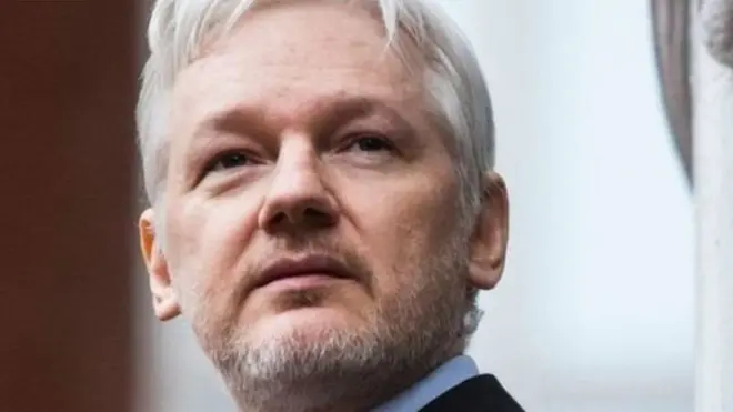 जूलियन असांज