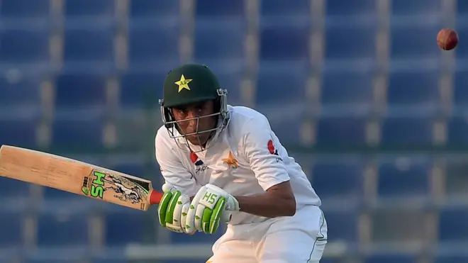 پاکستان کے یونس خان اب تک 33 سنچریاں بنا چکے ہیں اور اپنے کریئر میں وہ اب تک صرف ایک مرتبہ سنچری کے بہت قریب آ کر آوٹ ہوئے ہیں۔