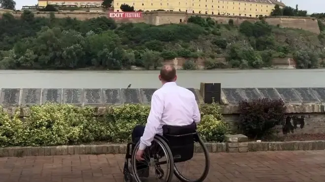 Dejan preko puta tvrđave