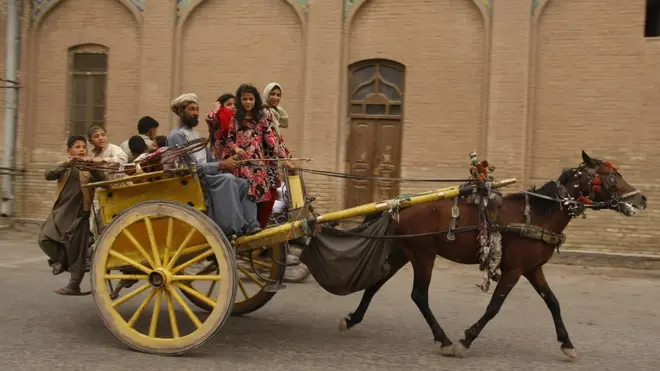 Upotreba dvokolica kao prevoznog sredstva još uvek još uvek opstaje Heratu