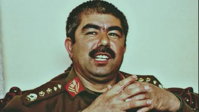 ژنرال دوستم در اوج قدرت در ۱۹۹۷. او سال‌ها بر هفت هشت ولایت شمالی افغانستان حکومت می‌کرد و هوادارانش او را "پادشاه" می‌خواندند