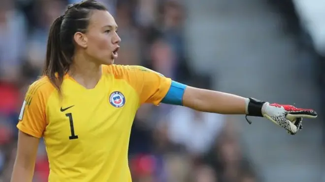 La chilena Endler es señalada como una de las mejores guardametas del mundo.