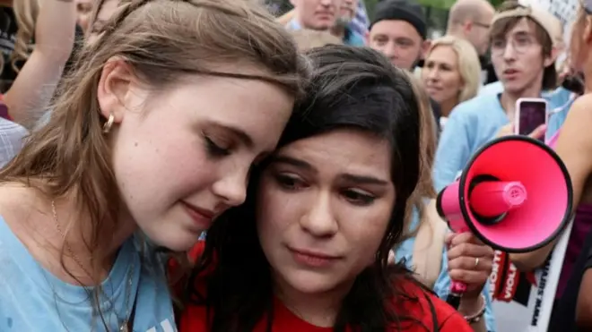 अमेरिकेतला गर्भपाताच्या हक्कावर गदा