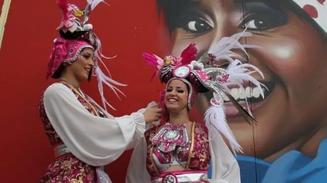 Vũ hội hóa trang ở Havana Cổ - hình minh họa