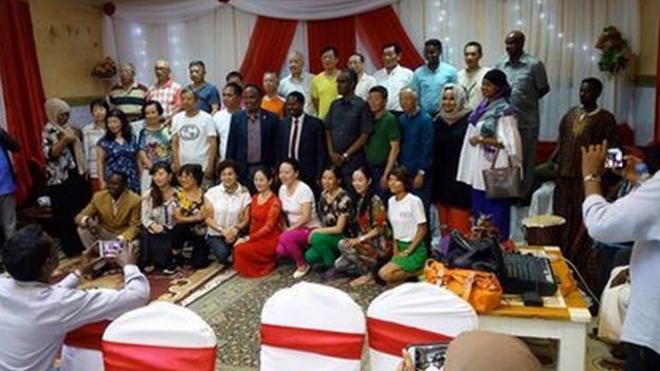 索马里政府公布的中国旅客晚宴照片。