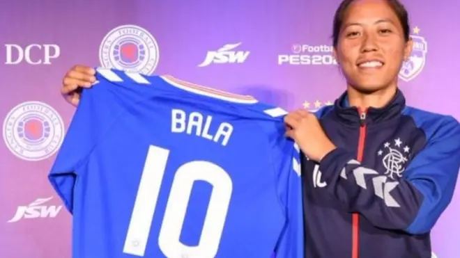 29 سالہ خاتون فٹبالر کا کہنا تھا 'میں انڈیا کا سر فخر سے بلند کرنا چاہتی ہوں۔'