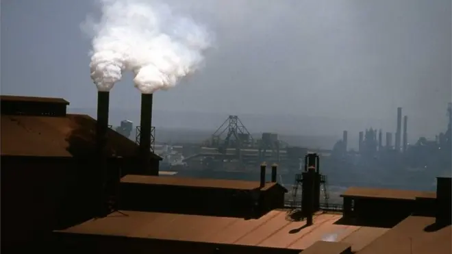 تحاول أبل تخفيف الاثر الكربوني لشركائها التجاريين في الصين