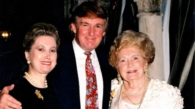 صدر ٹرمپ اپنی والدہ کے ساتھ