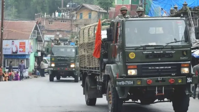 स्थिति को नियंत्रण में करने के लिए सेना पेट्रोल कर रही है.