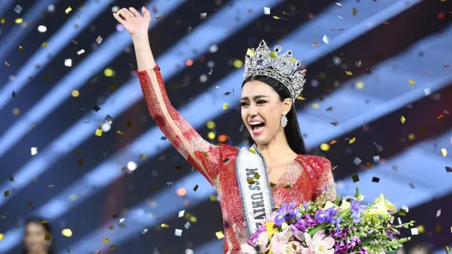 อแมนด้า ชาลิสา ออบดัม สาวภูเก็ตลูกครึ่งไทย-แคนาดา ผู้คว้ามงกุฎมิสยูนิเวิร์สไทยแลนด์ 2020 ในคืนวันที่ 10 ต.ค. ที่ผ่านมา