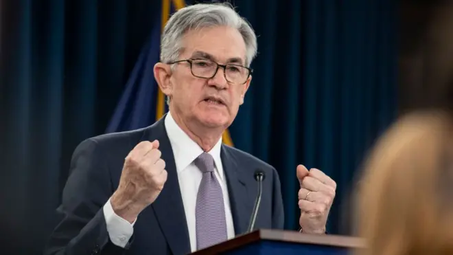 自從鮑威爾上任來就不斷批評他"不給力"的特朗普，罕見地改口稱讚"太棒了"，"非常好的消息"，"讓我很開心"。