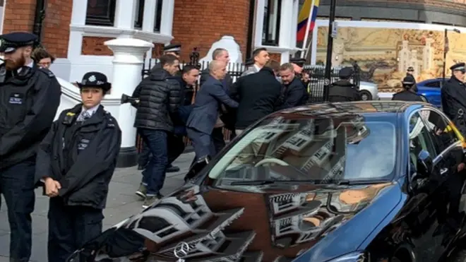 جولیان آسانژ