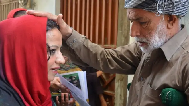 شیخ رشید بمقابلہ ’بی بی‘