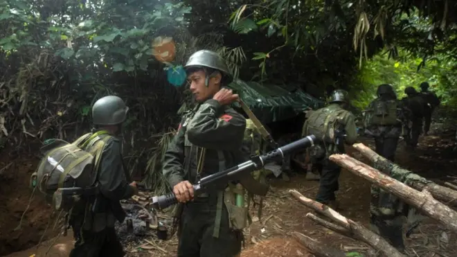 ကချင် လက်နက်ကိုင် ကေအိုင်အေ စစ်သားတွေ