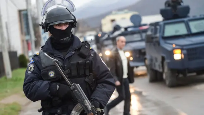 Kosova polisi (arşiv)