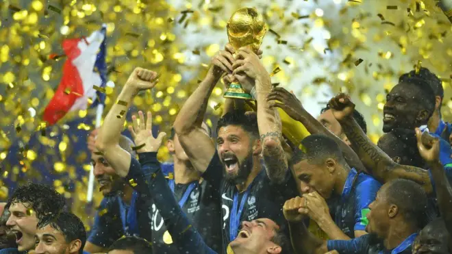 વિજયોત્સવ માણી રહેલી ફ્રાન્સની ટીમ